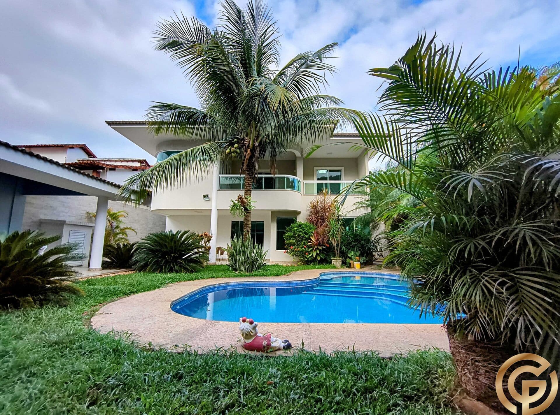 Mansão 638m² – 4 suítes – Piscina – Condomínio de luxo Praia do Pontal