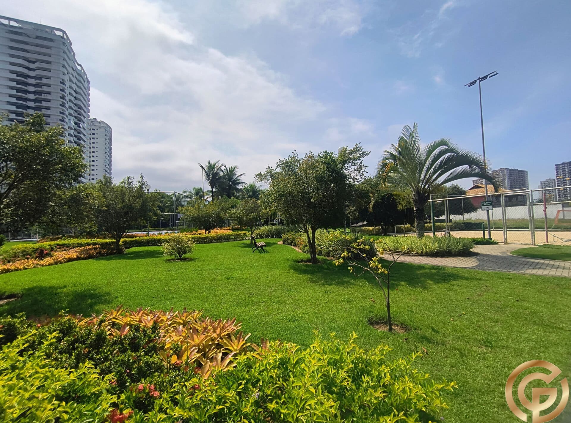 Lotes em posições privilegiadas dentro do Condomínio das Super Mansões, na Barra da Tijuca.