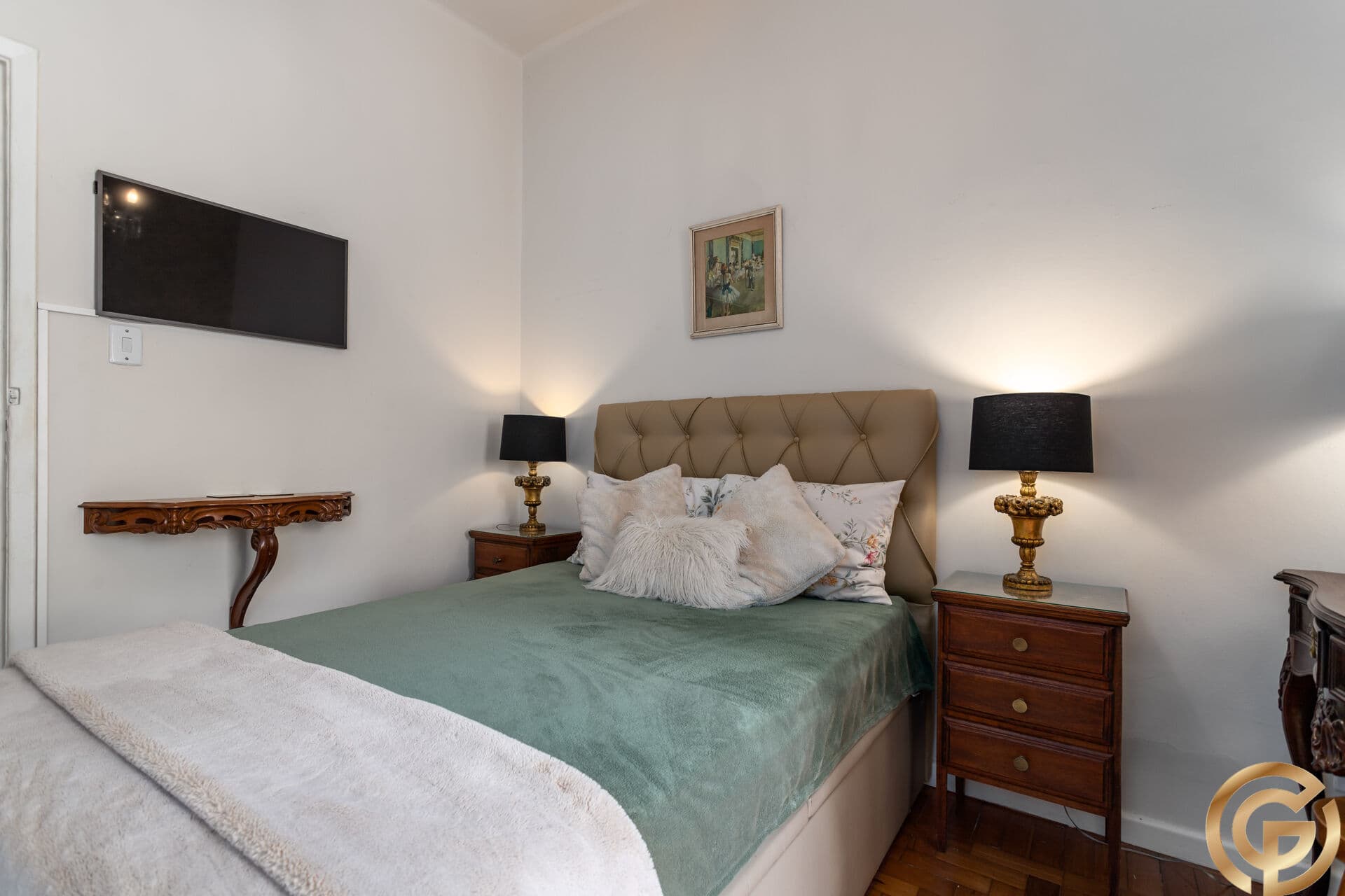 Apartamento para Locação, Alto Padrão, Sala/Quarto, no Baixo Leblon, entre a Conde Bernadotte e o Shopping Leblon.