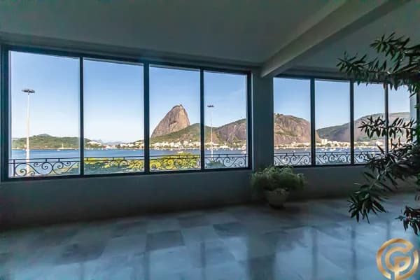 Apartamento Reformado em Alto Padrão, 525m², 2 Vagas e vista panorâmica para o Mar da Baía de Guanabara e Pão de Açúcar