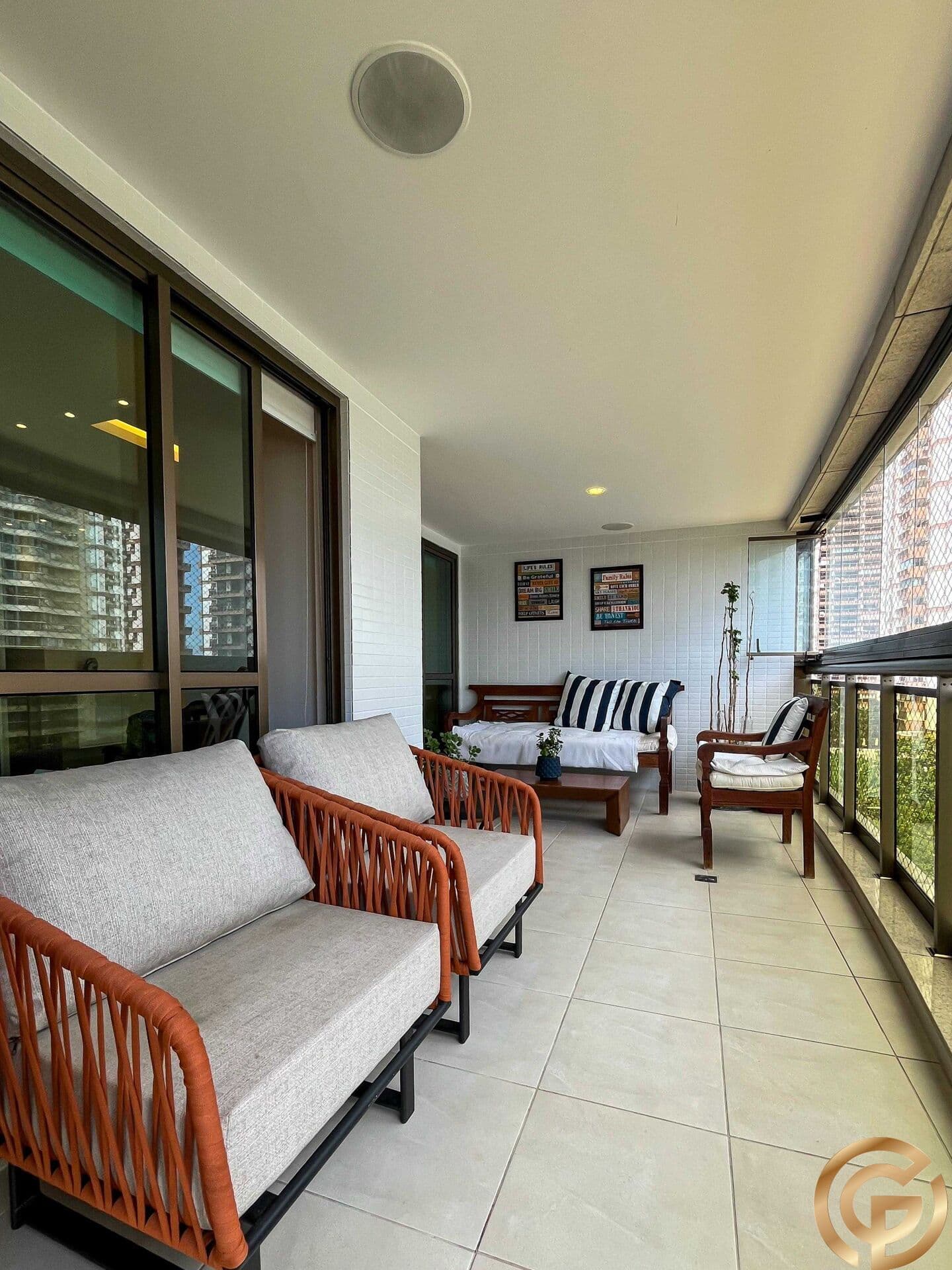 Apartamento 140m² , Vista parcial Mar, Reformado no Condomínio Palais de Nice – Barra da Tijuca