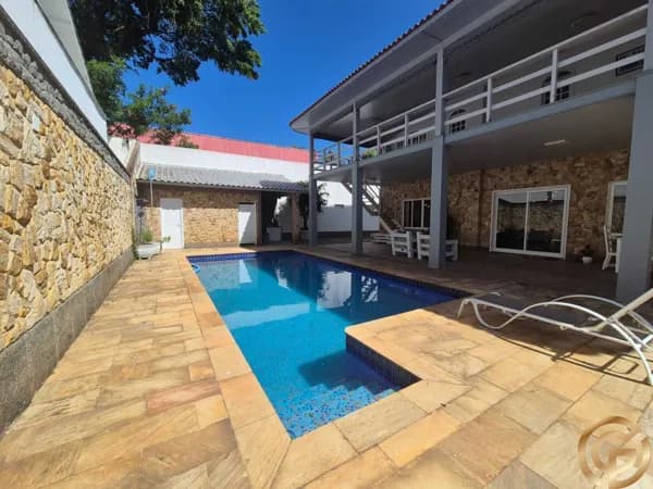 Casa Duplex com 600 m² no Condomínio Alamedas dos Eucaliptos – Barra da Tijuca