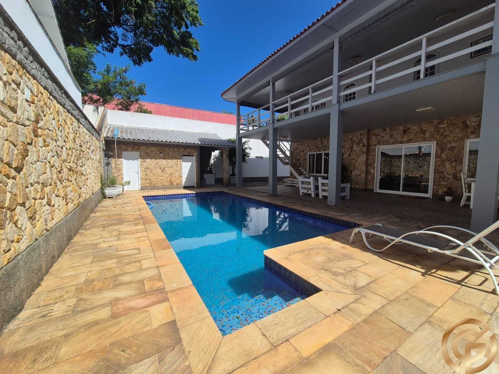 Casa Duplex com 600 m² no Condomínio Alamedas dos Eucaliptos – Barra da Tijuca