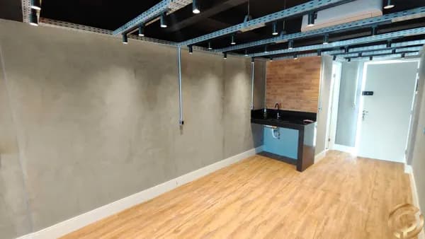 Sala Comercial Blue Sky – 48m², 1 Vaga, Reformada – Barra da Tijuca