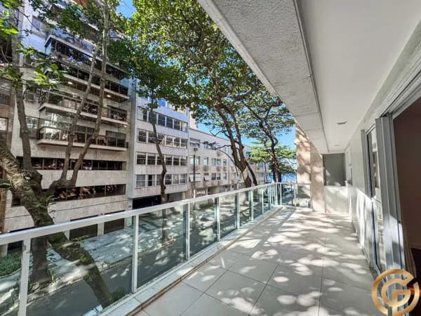 Duplex Exclusivo no Leblon – 199m², 3 Quartos, 3 Vagas e Adega Climatizada - Quadra da praia.