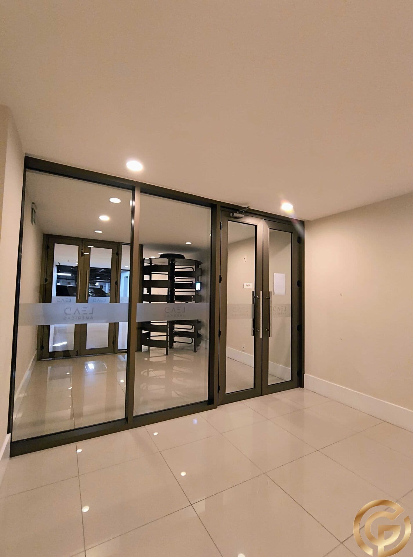 Sala Nova 30,43m² no Lead Américas – Pé-Direito Duplo e 1 Vaga de Garagem
