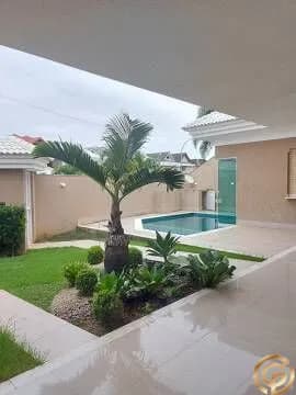 Casa Triplex de Alto Padrão, 343m² com 5 suítes com closet, espaço gourmet, piscina e sauna, no Interlagos Quality na Barra.