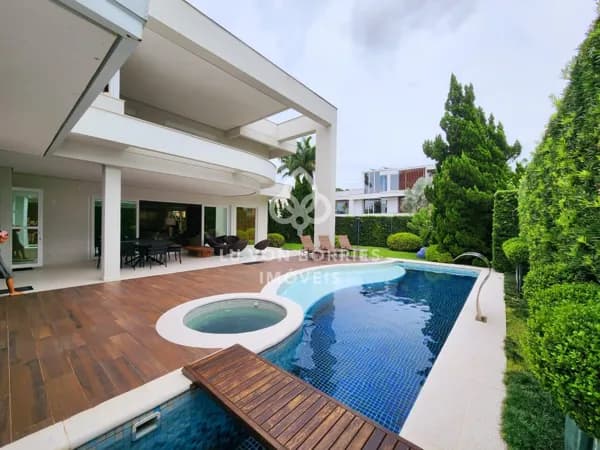 Exclusividade LvB! Mansão espetacular em Jurerê Internacional a poucos passos do mar.