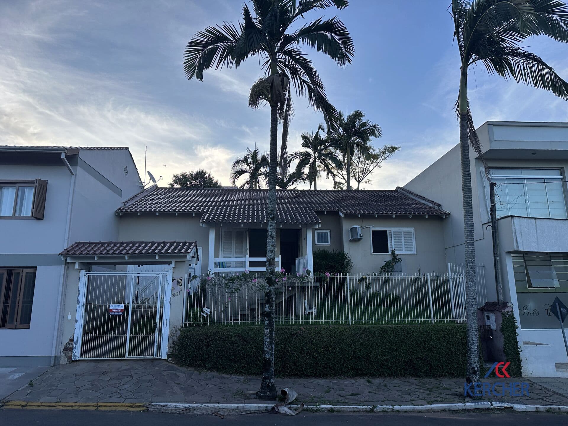 Casa com piscina no centro de Bom Princípio
