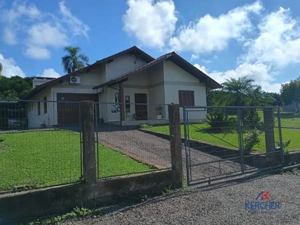 Casa Térrea com Piscina em Terreno de 1.155m² no Bairro da Saudade em Harmonia!