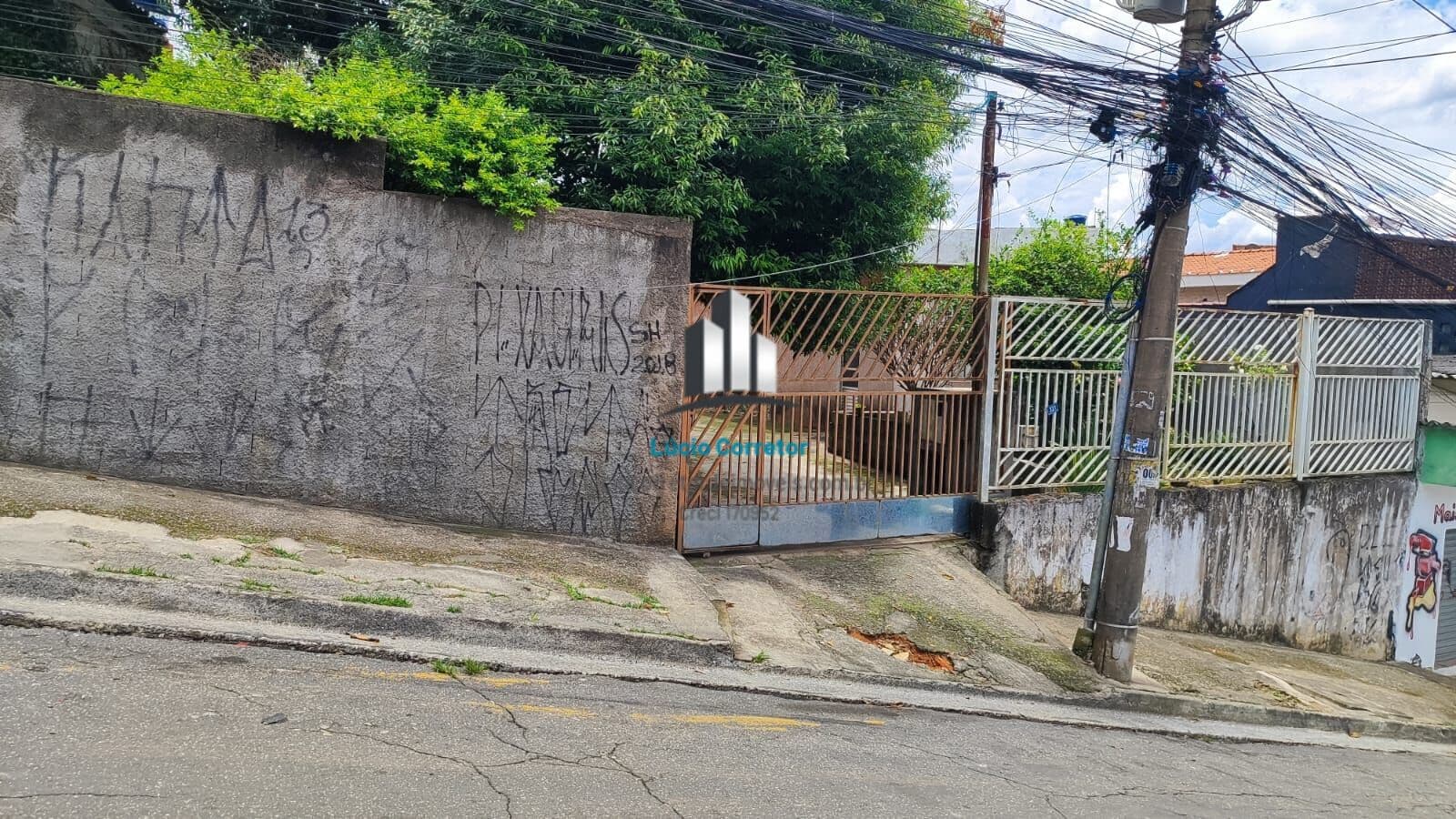 Casa à Venda com 05 Quartos e 06 Vaga de Carro, 435m² por R$ 700.000,00 - Cidade Jardim Cumbica - Guarulhos- SP