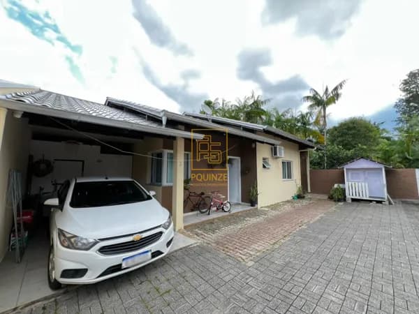 Casa em condomínio fechado no centro de Ascurra