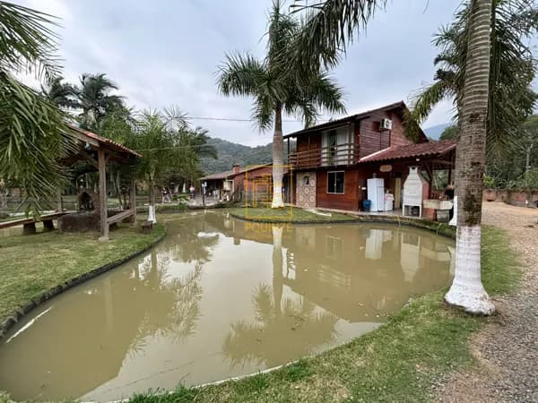 Sítio Encantador com Suíte e Área de Festa em Rodeio