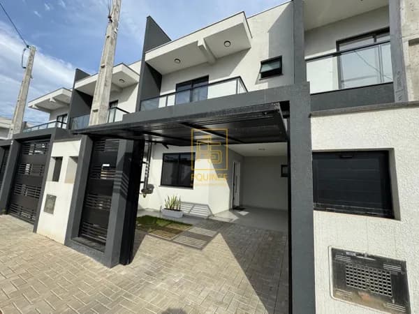 Sobrado a 650m do mar em Balneário Piçarras