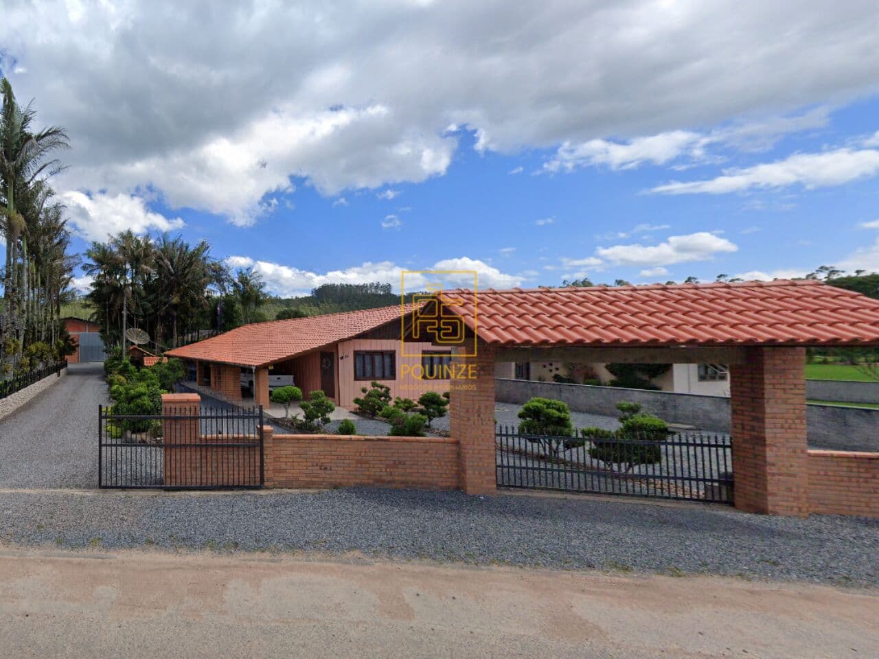 Terreno com 2 casas independentes e 2 galpões no Centro de Doutor Pedrinho