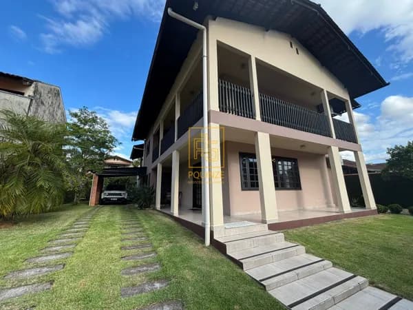 EXCLUSIVIDADE!! Belíssima casa com piscina e área de lazer completa em área nobre de Timbó