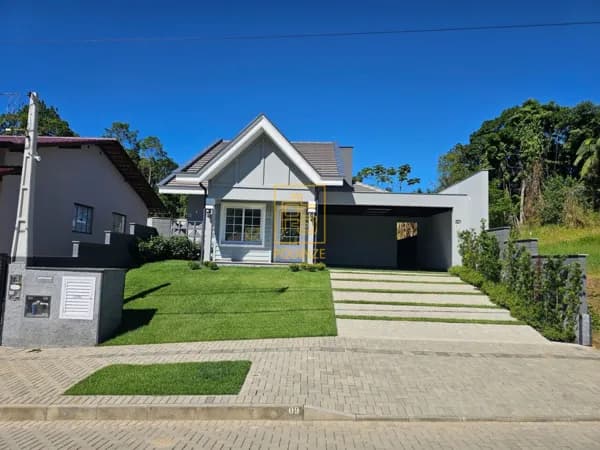 Casa em estilo americano com alto padrão de acabamento no bairro Quintino