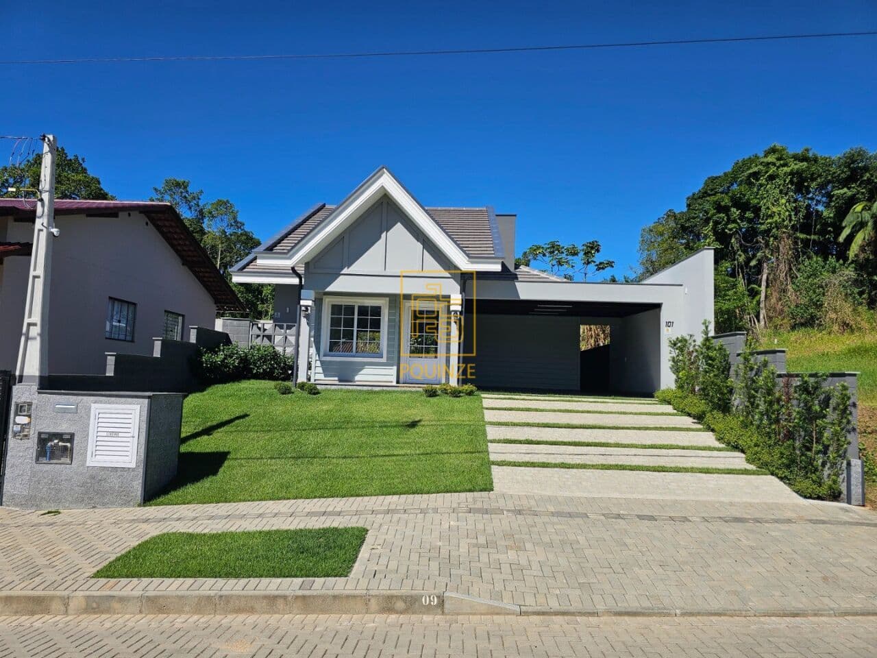 Casa em estilo americano com alto padrão de acabamento no bairro Quintino