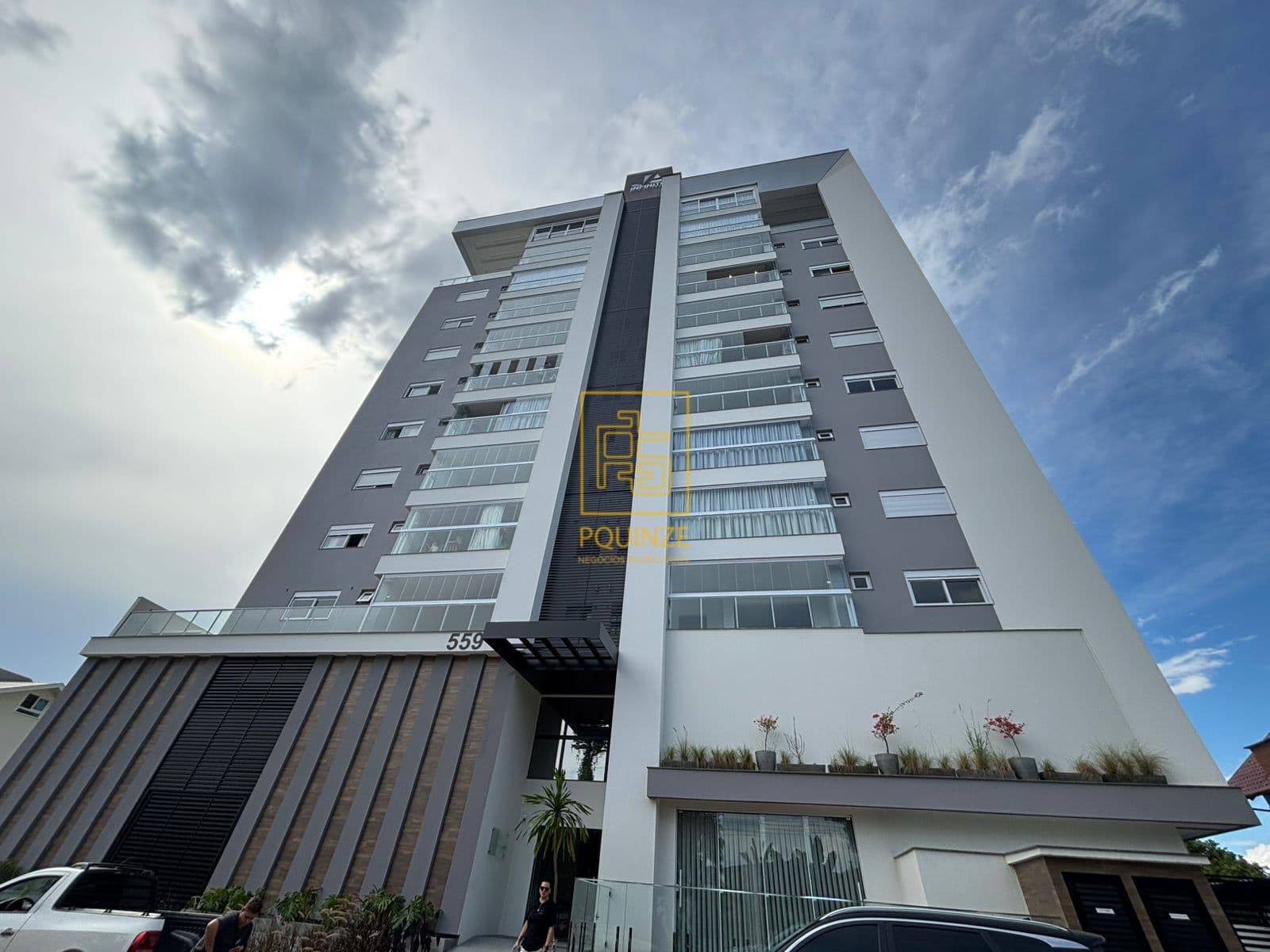Apartamento com 3 suítes no coração de Timbó