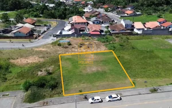 Terreno com 12 metros de frente no bairro Quintino
