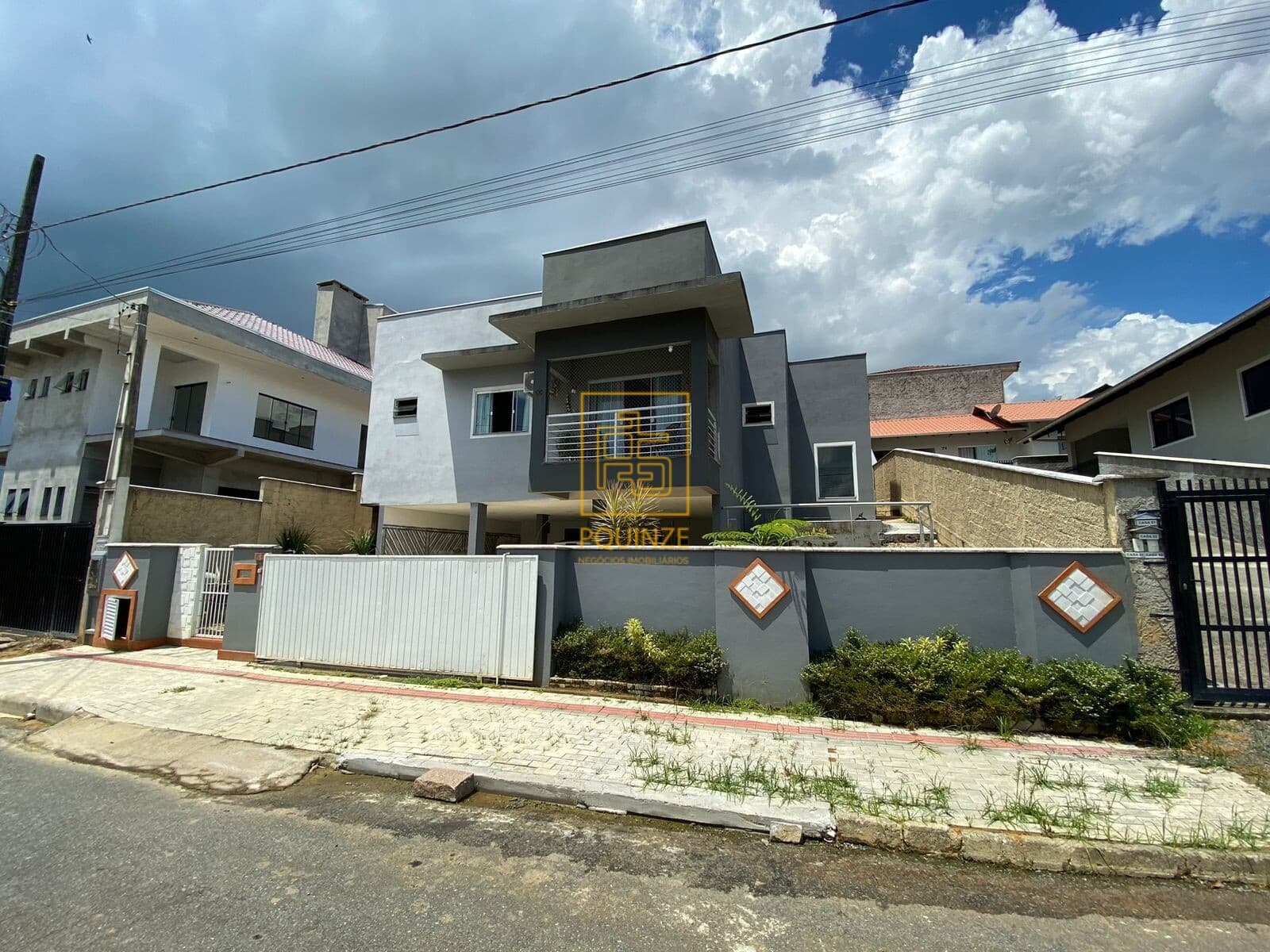 Casa de alto padrão com ponto comercial