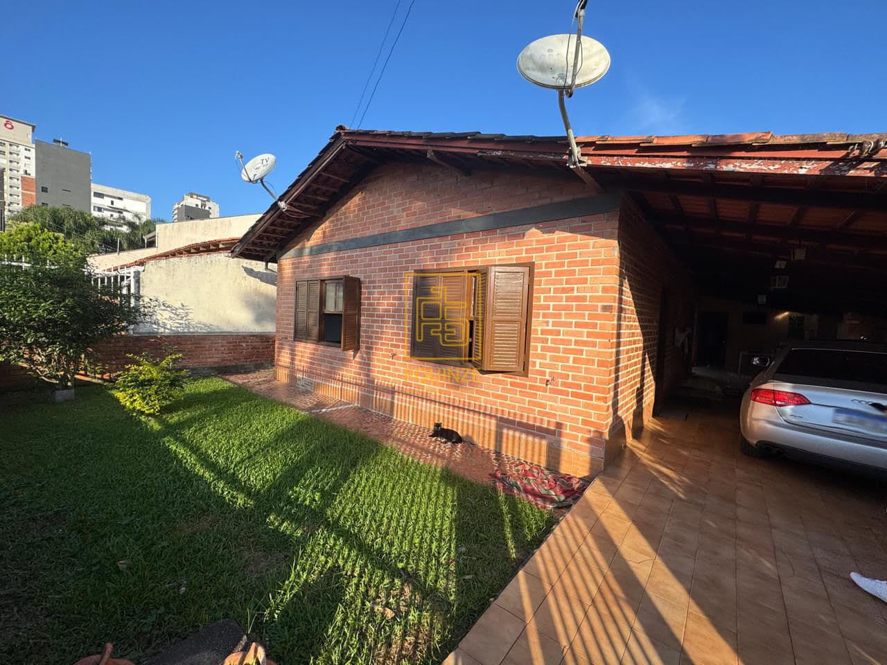 Casa semi mobiliada a 400m do mar em Balneário Piçarras
