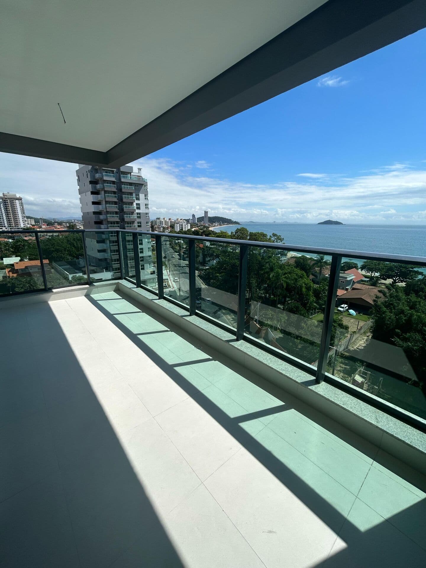 Apartamento a 130 metros do mar e próximo ao Beto Carrero