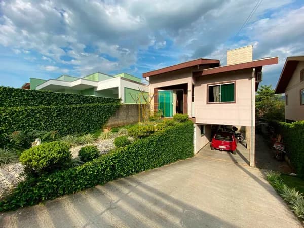 Casa com 3 dormitórios no bairro Tapajós em Indaial