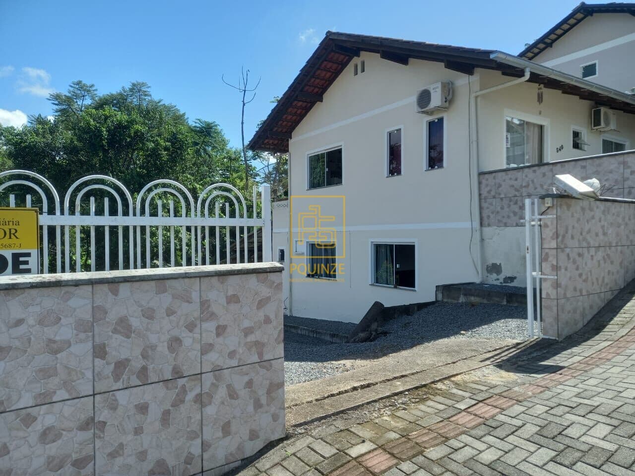 Casa com 2 pavimentos no Bairro das Capitais