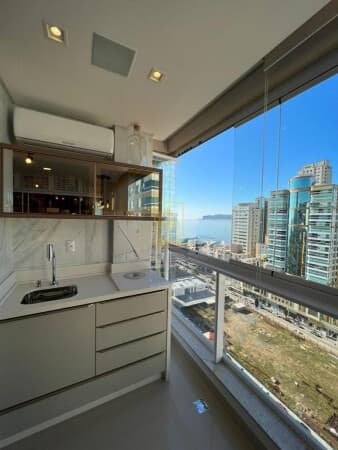 Belíssimo apartamento a 2 quadras do mar!!