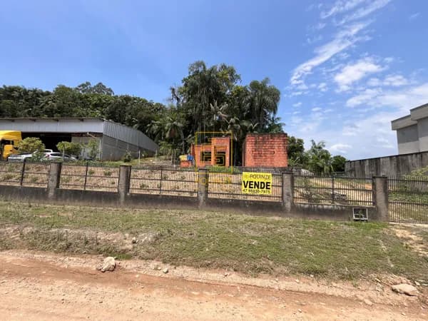 Amplo terreno no bairro Pomeranos