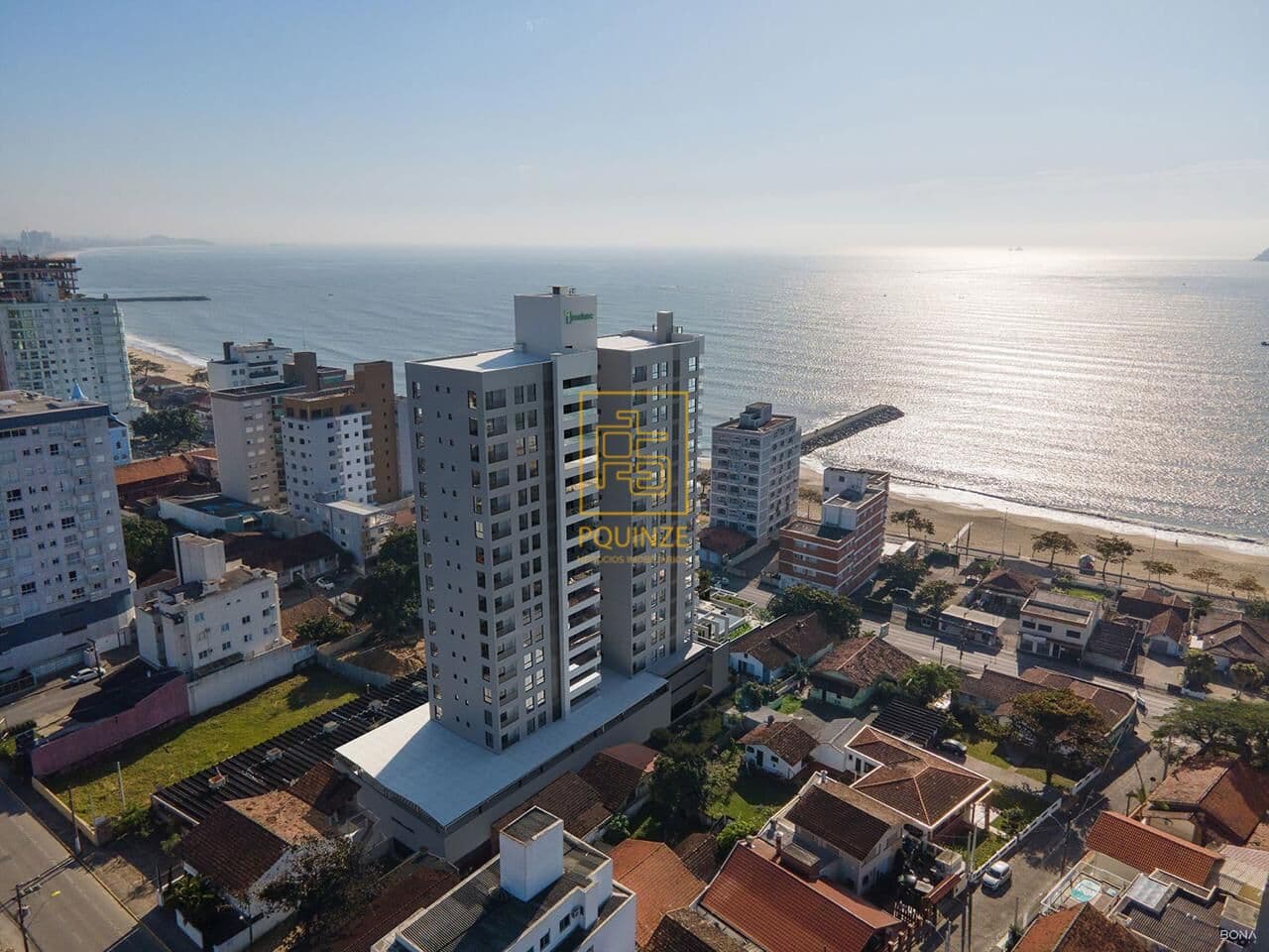 Viva a 80 metros do mar com todo o conforto que você merece