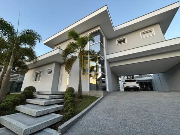 Casa de alto padrão em bairro nobre de Timbó