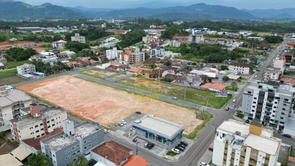 Terrenos com infraestrutura completa no bairro mais comercial de Indaial