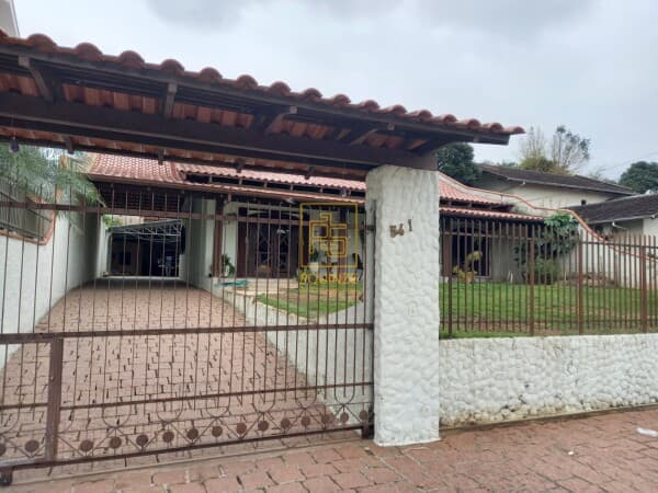 Casa com Galpão em Timbó