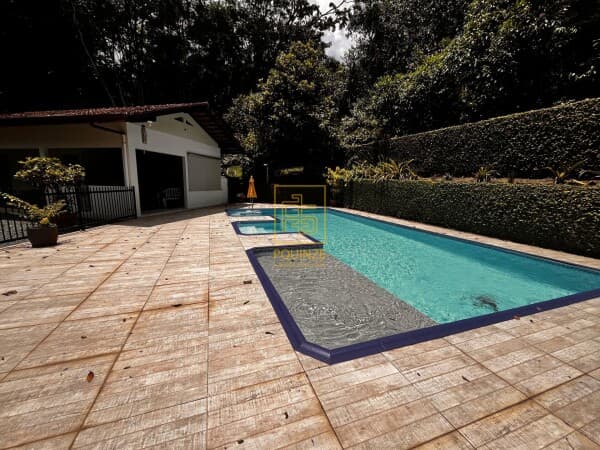 Casa espaçosa em terreno amplo de 18.845m²