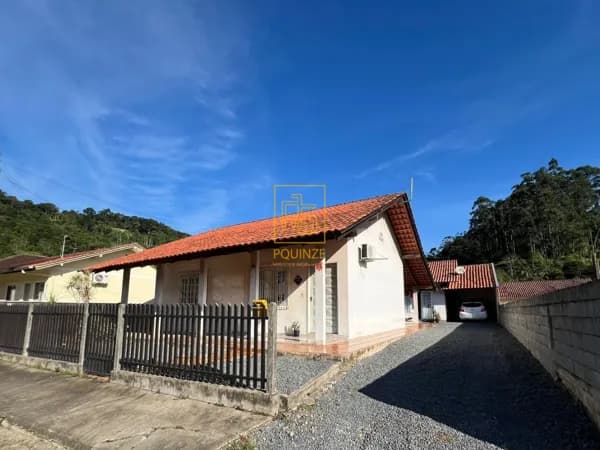 Terreno com duas casas no Centro de Rodeio