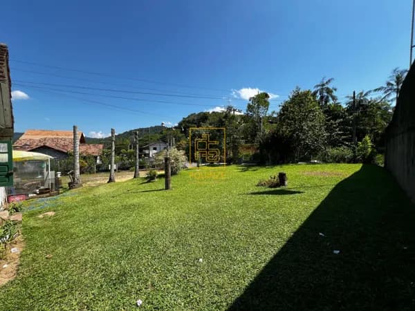 Amplo terreno com edificação em Pomerode