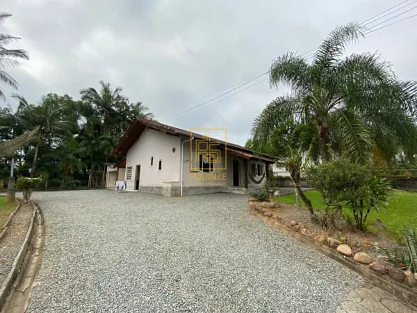 Casa com fácil acesso a Rio dos Cedros e Timbó