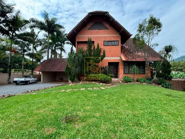 Linda casa de tijolinho à vista no bairro Capitais