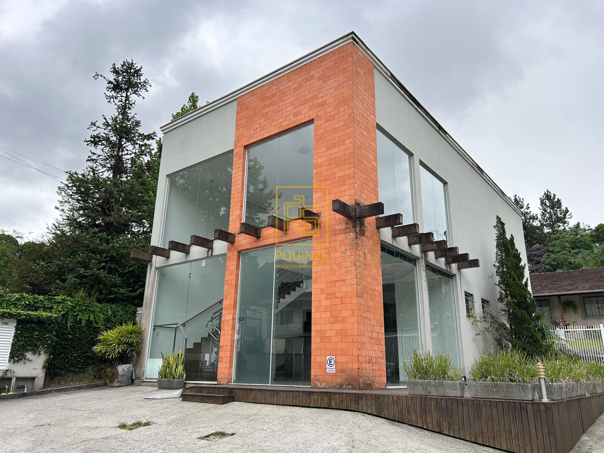 Sala Comercial com Casa e Apartamento no Bairro Imigrantes