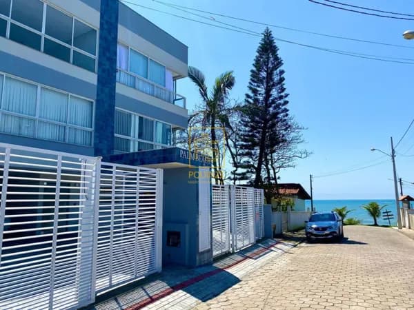 Apartamento totalmente mobiliado a 26 metros da praia em Barra Velha