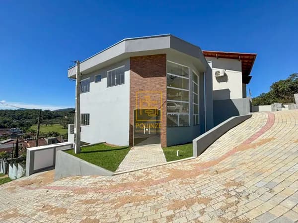 Sobrado no loteamento Residencial Alto da Colina