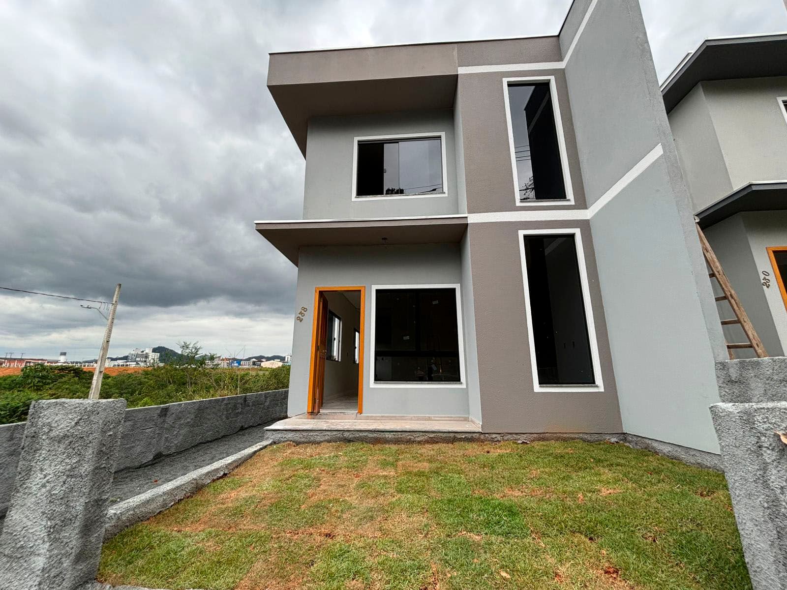 Sobrado com 2 Suítes e Amplo Terreno no Bairro Benedito, Indaial