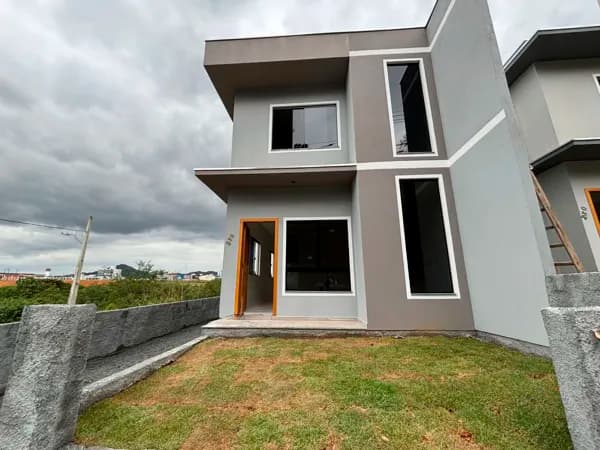 Sobrado com 2 Suítes e Amplo Terreno no Bairro Benedito, Indaial