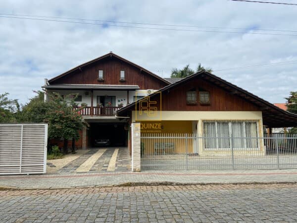 CASA NO CENTRO DE TIMBÓ!