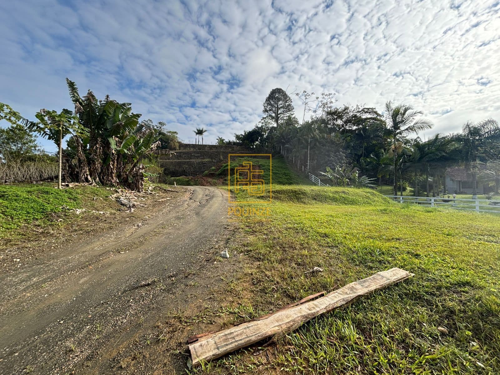 Terreno de 1.957 m² no bairro Tiroleses