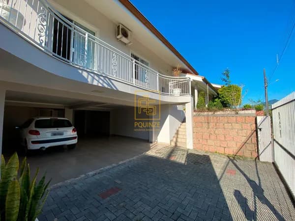 Casa de alto padrão no bairro Quintino em Timbó
