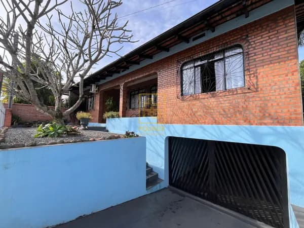 Casa bem localizada no bairro das Capitais em Timbó