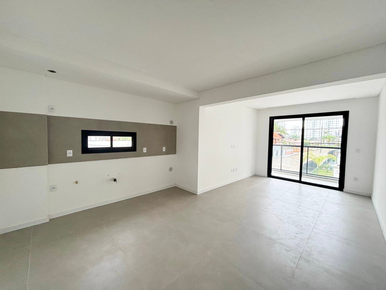 Apartamentos com suíte e demi-suítes a 450m da praia em Balneário Piçarras